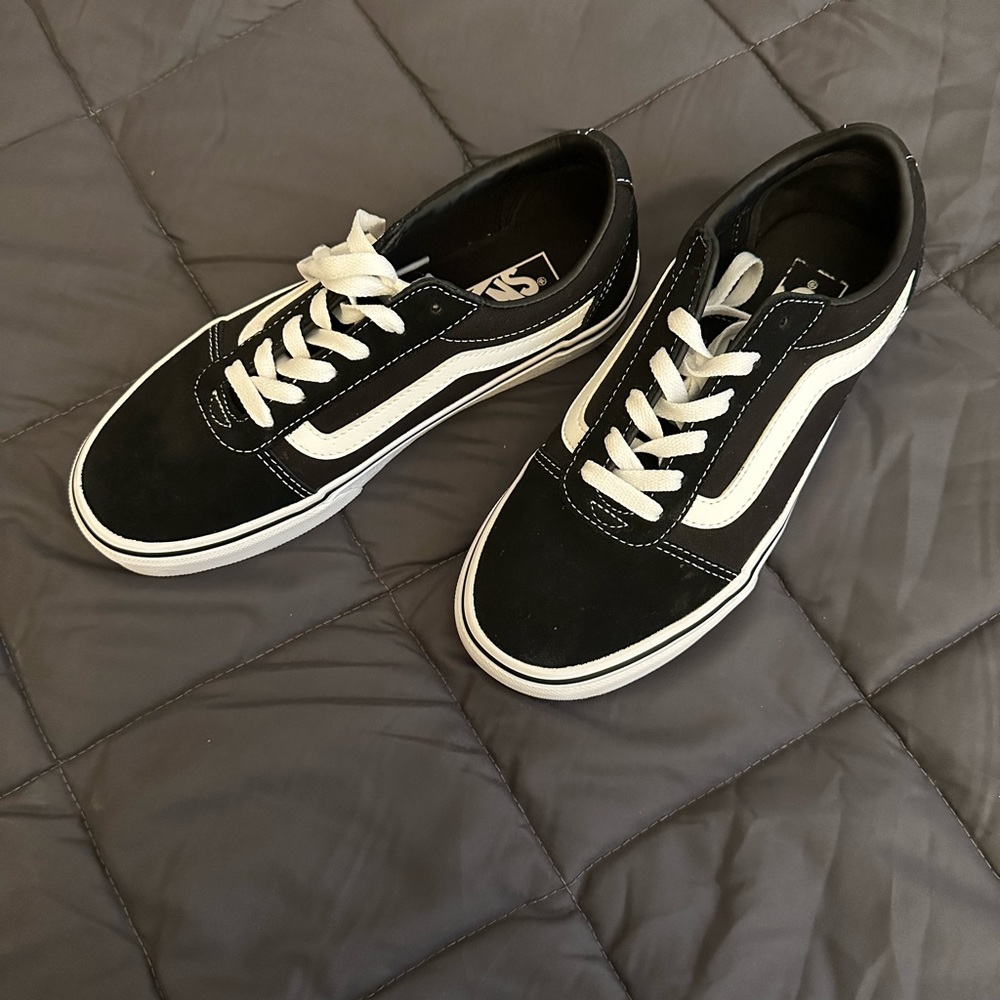 Vans old skool.